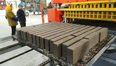 液压砖机生产泥巴砖、固废砖